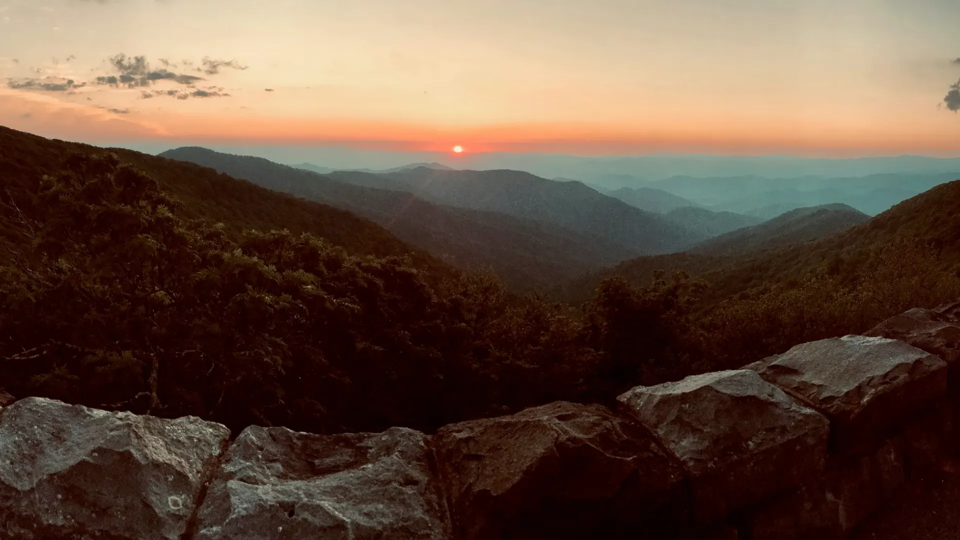 Sunset landscape view of the Shenandoah Mountains as peaceful element for anxiety therapy in Leesburg VA - Wildwood Psychotherapy.